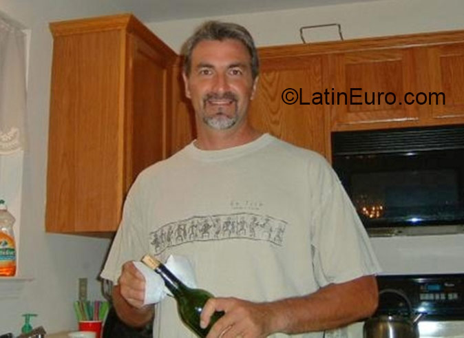 Date this beautiful United States man Wallace from Chicago US16150