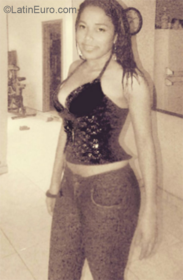 Date this athletic Colombia girl Elena from Cali CO17526