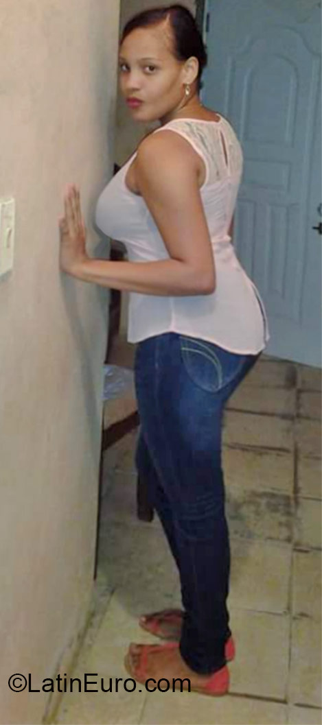 Date this georgeous Dominican Republic girl Ana from Santo Domingo DO22232