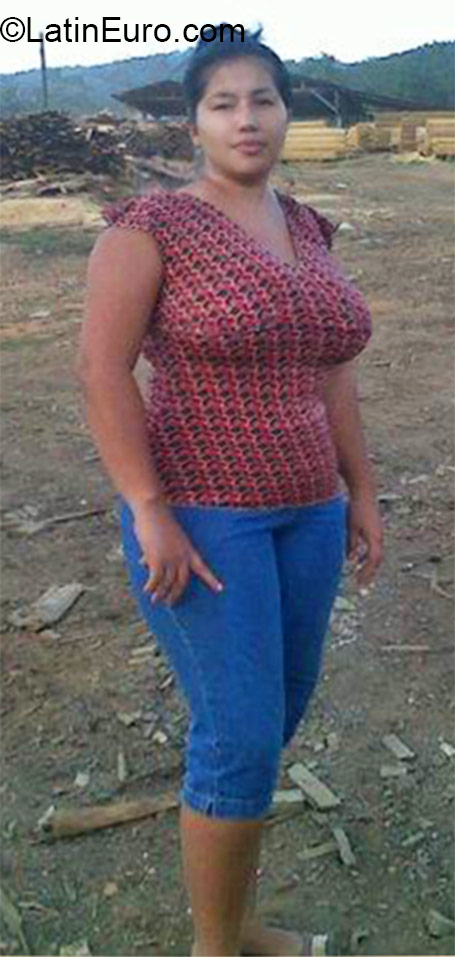 Date this lovely Honduras girl Evelin from Roatan HN1532