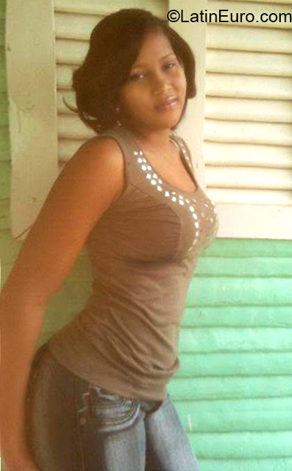 Date this hot Dominican Republic girl Sandra from Santo Domingo DO22267