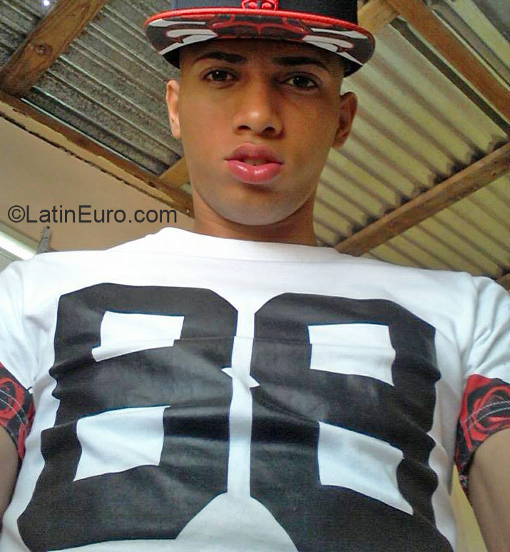Date this passionate Dominican Republic man Jose from Santo Domingo DO22269