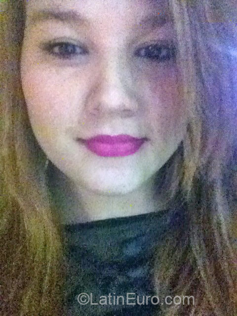 Date this happy Brazil girl Alyne from Goiania BR9337