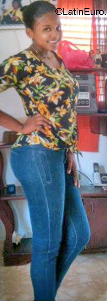 Date this beautiful Dominican Republic girl Yarisel from La Romana DO22300