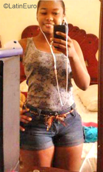 Date this beautiful Dominican Republic girl Daniela from Higuey DO22301