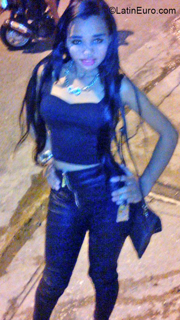 Date this delightful Dominican Republic girl Nica from Santo Domingo DO22320