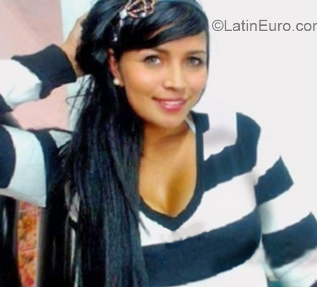 Date this pretty Colombia girl Carolina from Medellin CO17504