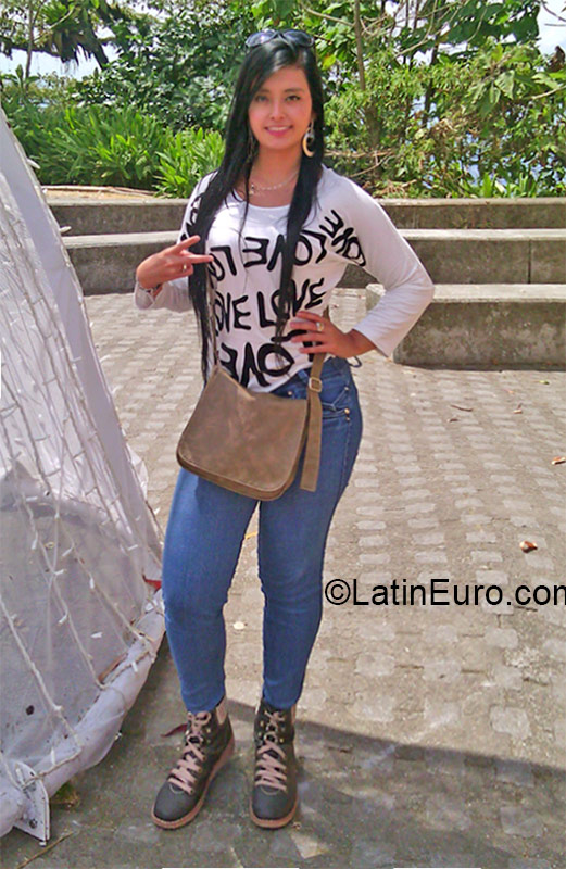 Date this lovely Colombia girl Lucero Jessica from Manizales CO17516