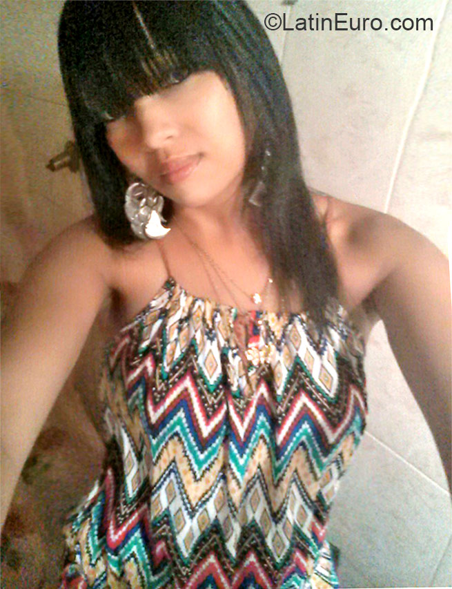 Date this beautiful Dominican Republic girl Rosaury from Santo Domingo DO22357