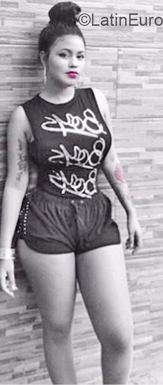 Date this hot Dominican Republic girl Karina from Santo Domingo DO22365