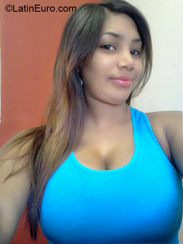 Date this sensual Dominican Republic girl Marlenny from imbert DO22391