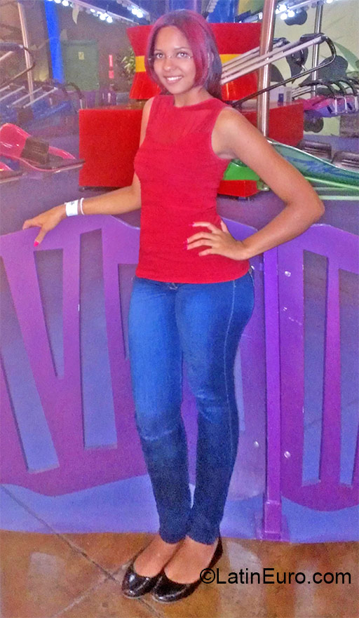 Date this fun Dominican Republic girl Abigail from Santo Domingo DO22398