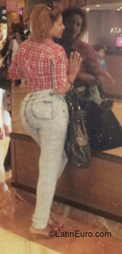 Date this lovely Dominican Republic girl Sugey from Santo Domingo DO22451