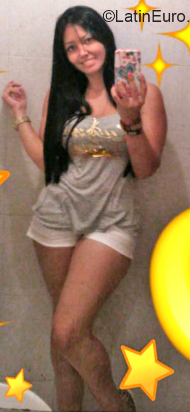 Date this sensual Colombia girl Carolina from Pereira CO17571