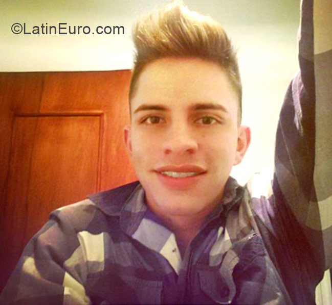 Date this young Venezuela man Daniel from Merida VE530