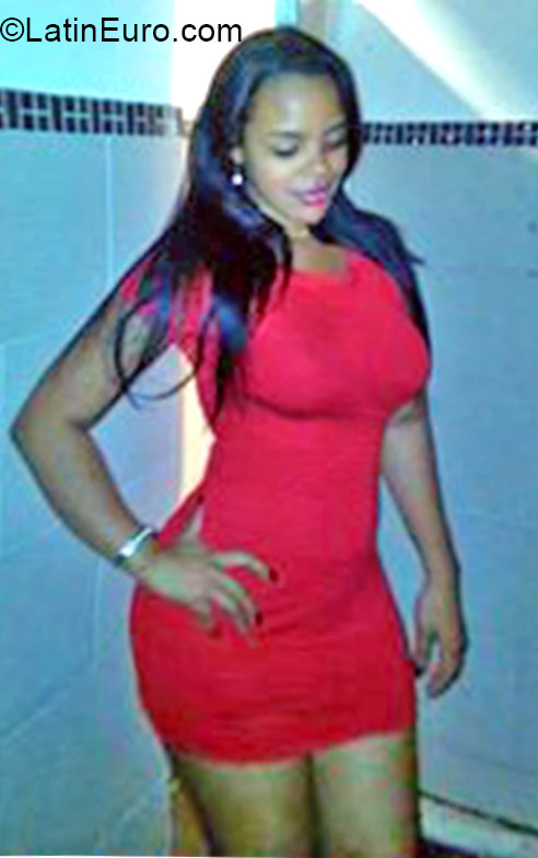 Date this sultry Dominican Republic girl Luz from Santo Domingo DO22427