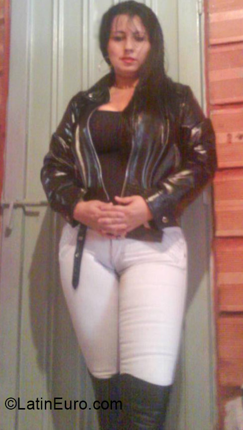 Date this beautiful Colombia girl Lina from Bogota CO17586