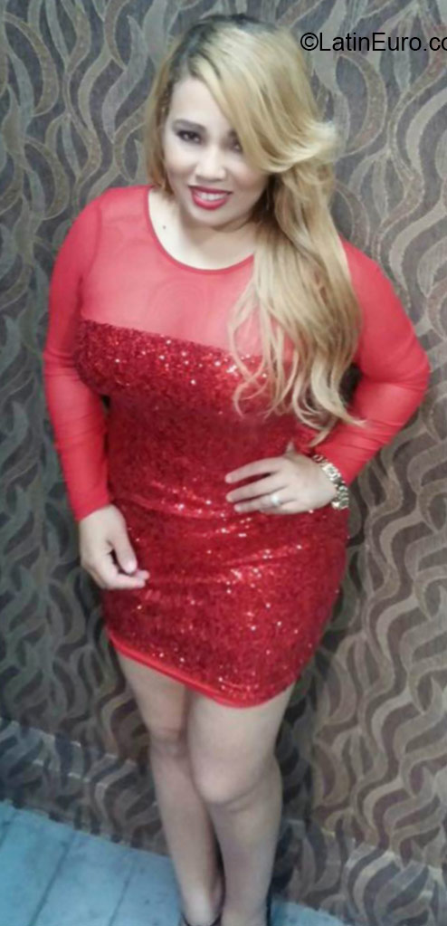 Date this good-looking Dominican Republic girl Carolina from San Pedro Macoris DO22453