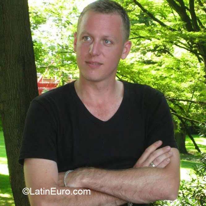 Date this cute Netherlands man Roel from Utrecht NL266
