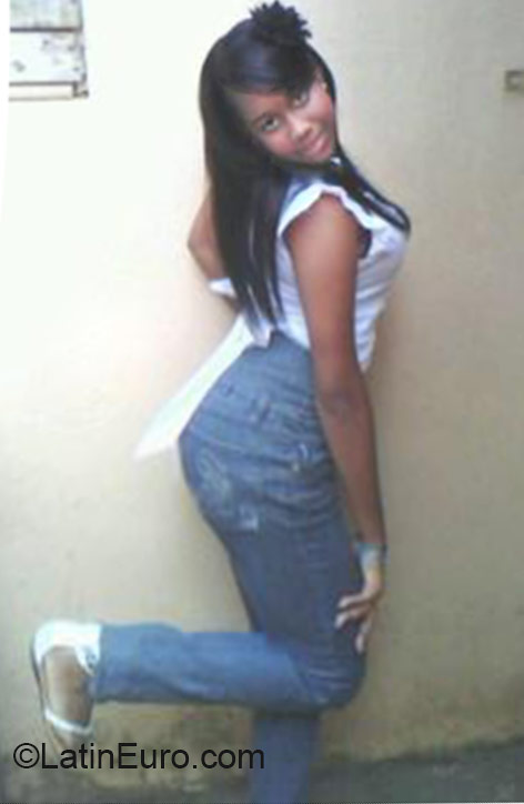 Date this fun Dominican Republic girl Amanda from Santo Domingo DO23849