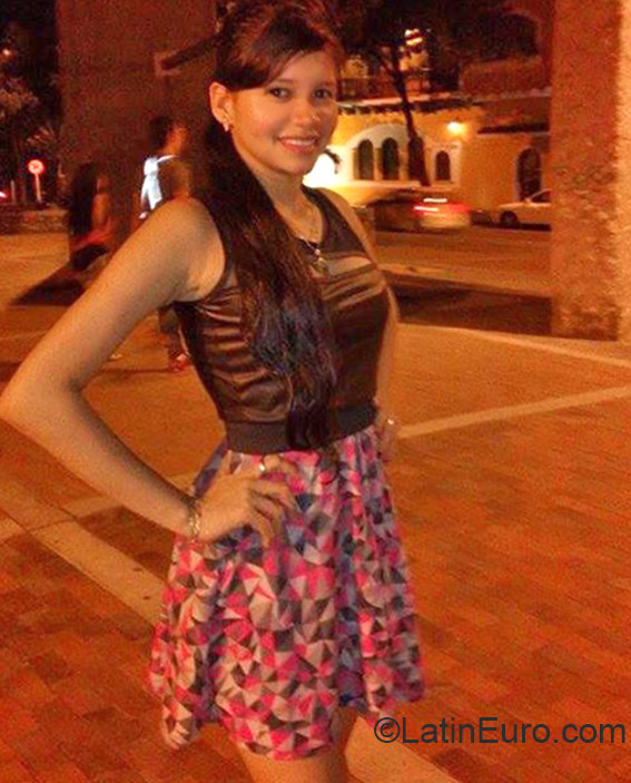Date this pretty Colombia girl Paola from Bogota CO17654