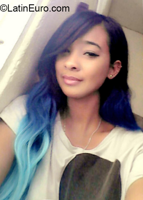 Date this pretty Dominican Republic girl Alicia from Santo Domingo DO22567
