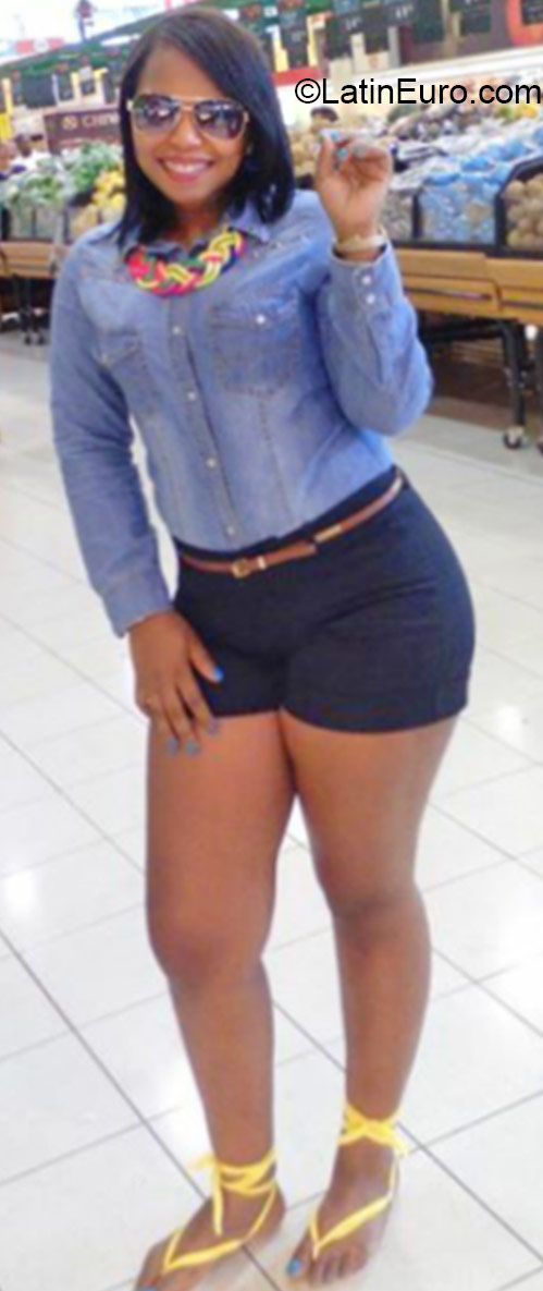 Date this gorgeous Dominican Republic girl Clara from Santo Domingo DO22612