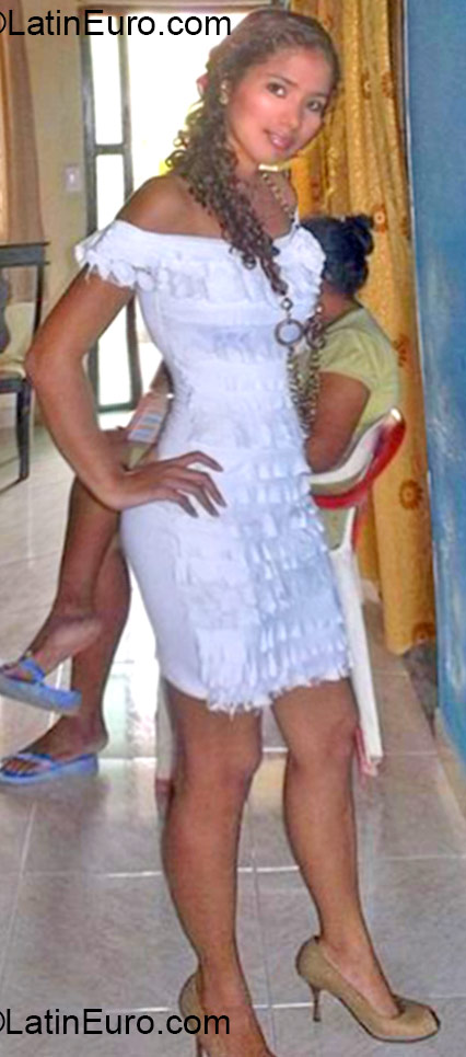 Date this gorgeous Colombia girl Yiri from Cartagena CO17708