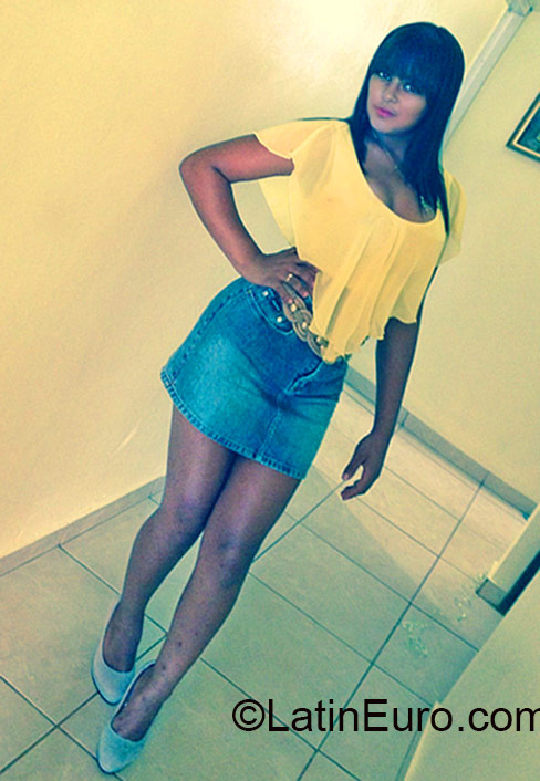 Date this young Dominican Republic girl Daniela from Santo Domingo DO22631