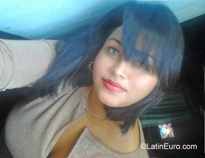 Date this attractive Honduras girl Yoli from Tegucigalpa HN1577