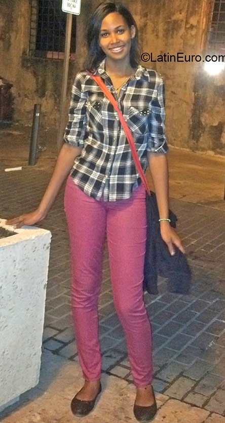 Date this georgeous Dominican Republic girl Johana from Santo Domingo DO22637