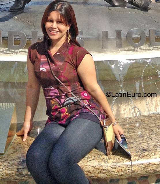 Date this pretty Venezuela girl Orli from Caracas VE567