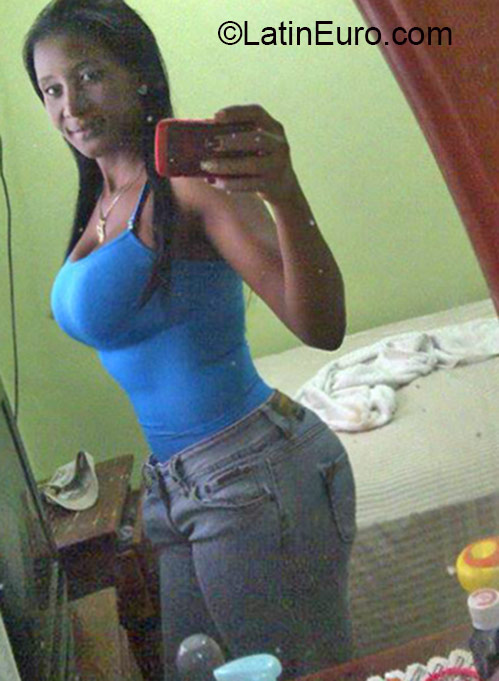 Date this charming Dominican Republic girl Carhla from San Pedro de Macoris DO22674