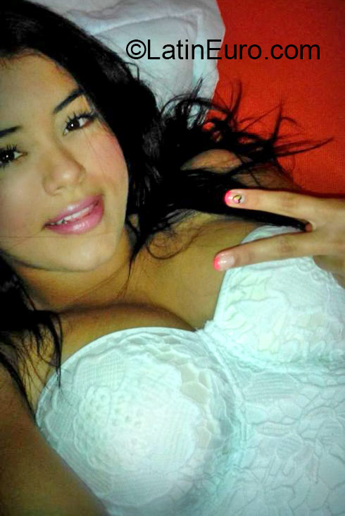 Date this exotic Colombia girl Estefany from Pereira CO17734
