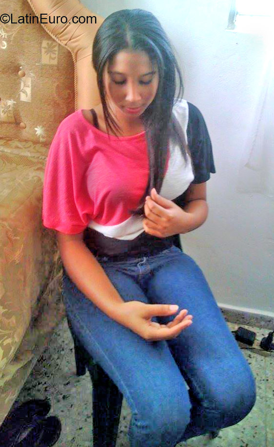 Date this gorgeous Dominican Republic girl Tais from Santiago DO22706