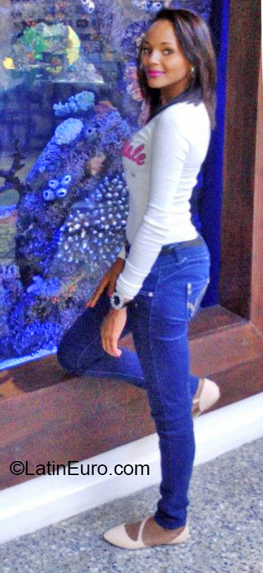 Date this sensual Dominican Republic girl Yadelka from Monsenor Nouel DO22707
