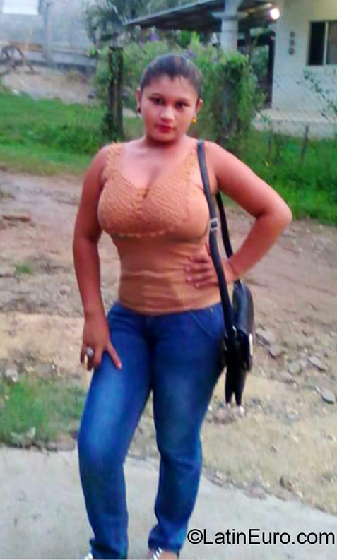 Date this georgeous Honduras girl Claudia from Tegucigalpa HN1593