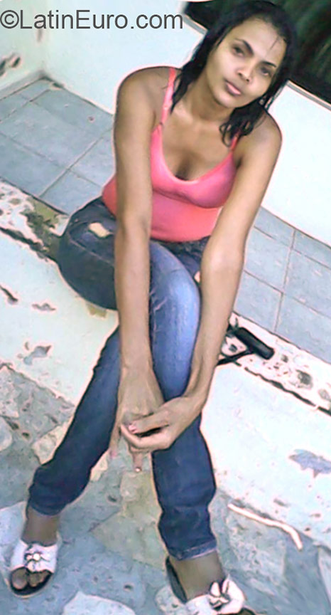 Date this foxy Dominican Republic girl Andrea from Santo Domingo DO22737