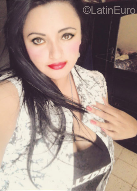 Date this stunning Honduras girl Lesly from Tegucigalpa HN1636