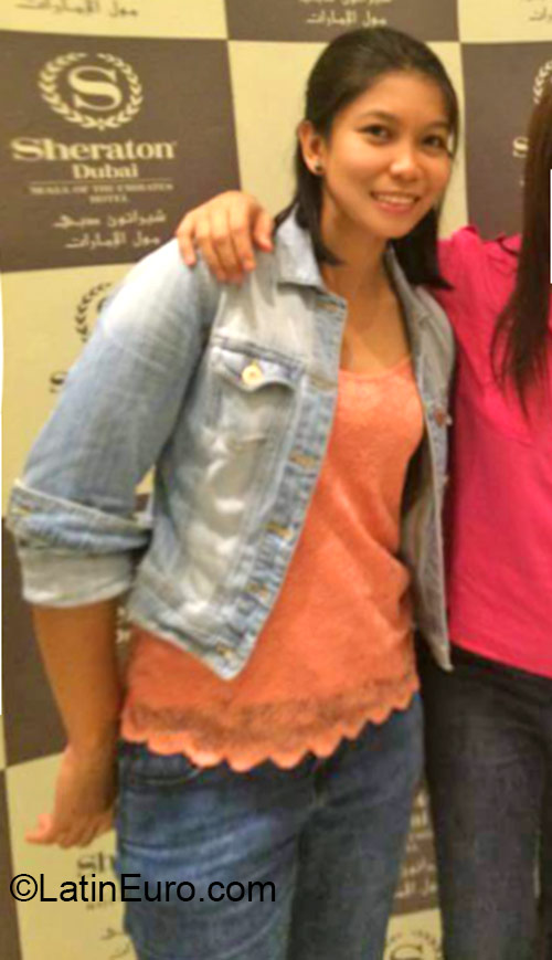 Date this nice looking United Arab Emirates girl Elaine from Dubai AE43