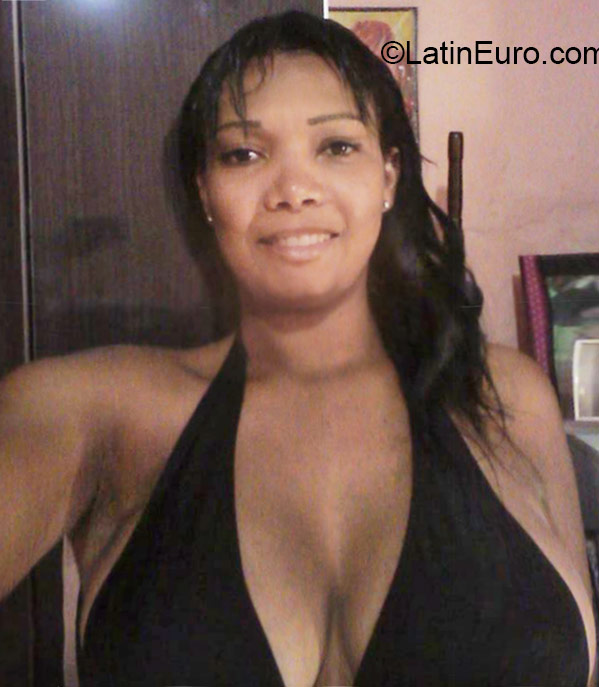 Date this stunning Brazil girl Flavia from Rio De Janeiro BR9403