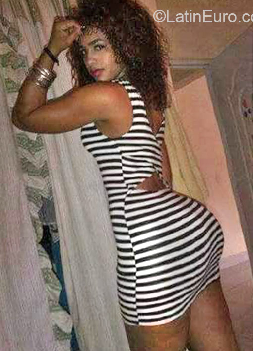 Date this charming Dominican Republic girl Artagracia from Santo Domingo DO22799