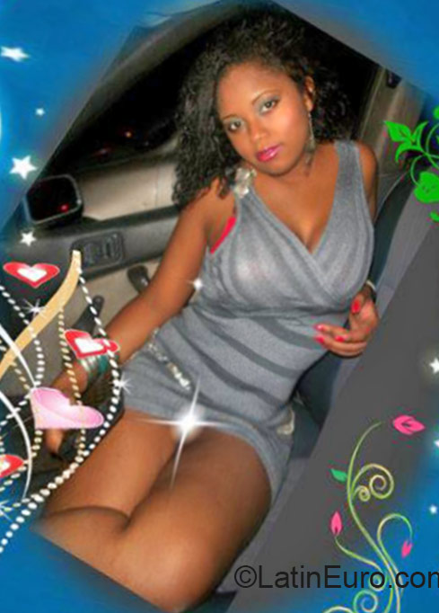Date this stunning Dominican Republic girl Yudy from Santiago DO22801