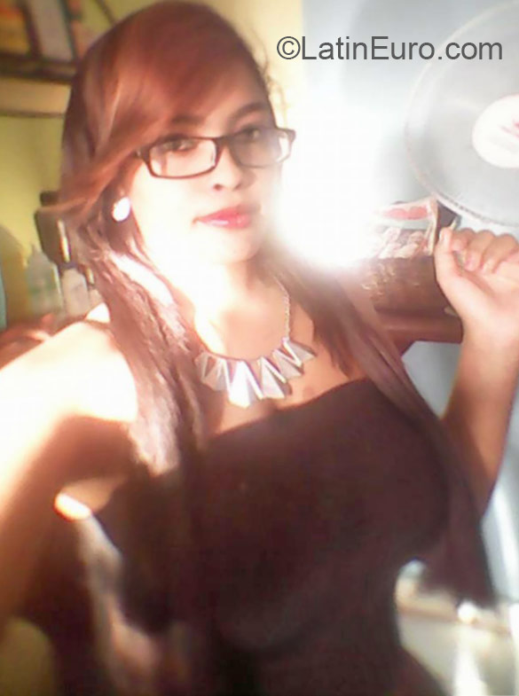 Date this sensual Dominican Republic girl Lety from Santo Domingo DO22807