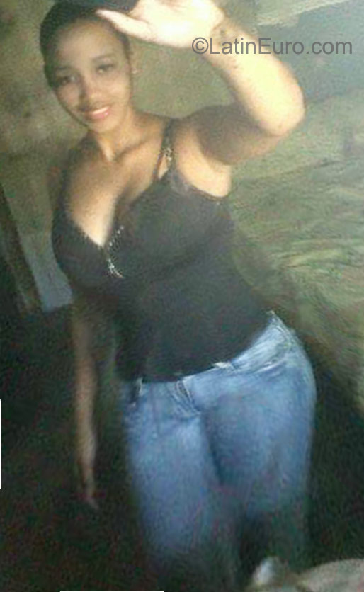 Date this attractive Dominican Republic girl Yamilet from Santo Domingo DO22824