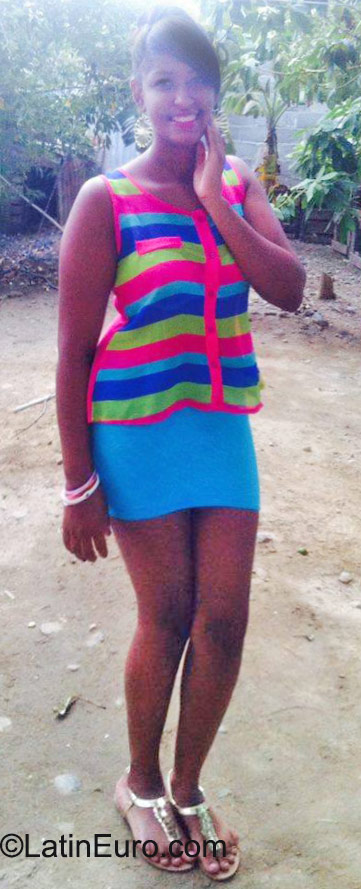 Date this good-looking Dominican Republic girl Maria from Santo Domingo DO22829