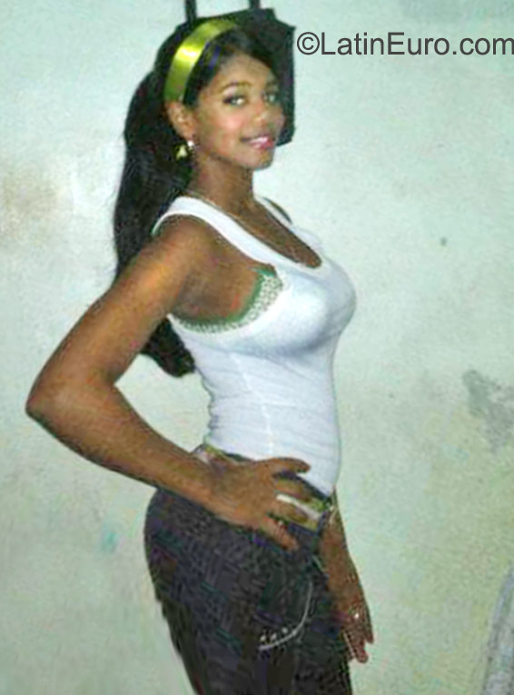 Date this delightful Dominican Republic girl Robali from Santo Domingo DO22859