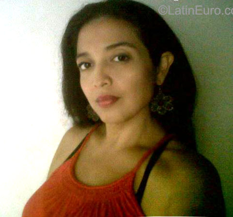 Date this sensual Colombia girl Lucia from Cali CO17806