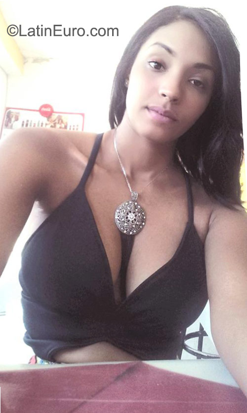 Date this charming Dominican Republic girl Carlina from San francisco de macoris DO22883
