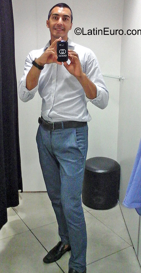 Date this hard body Brazil man Adelar from Tres Passos BR9414